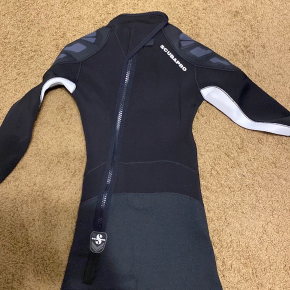 SCUBAPRO Wet Suit US size 2. Worn one time - Picture 2 of 6